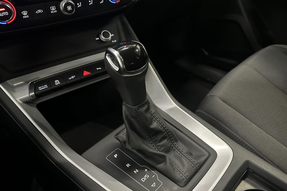 Audi Q3 45 TFSi e Attitude plus S-tr. 5d