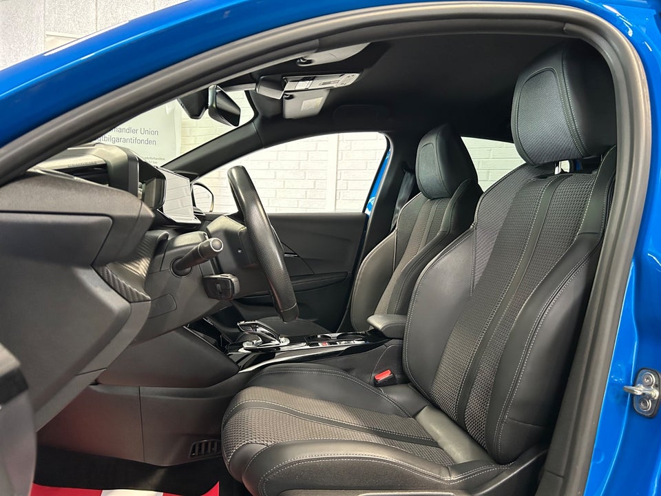 Peugeot e-208 50 GT 5d