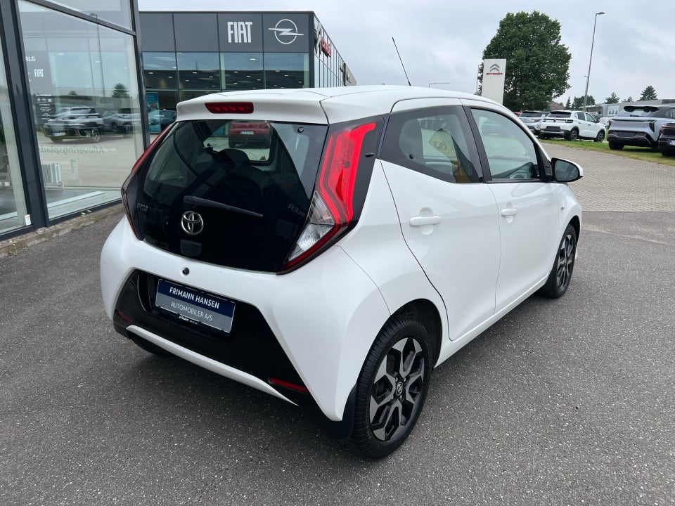 Toyota Aygo 1,0 VVT-i x-plore 5d