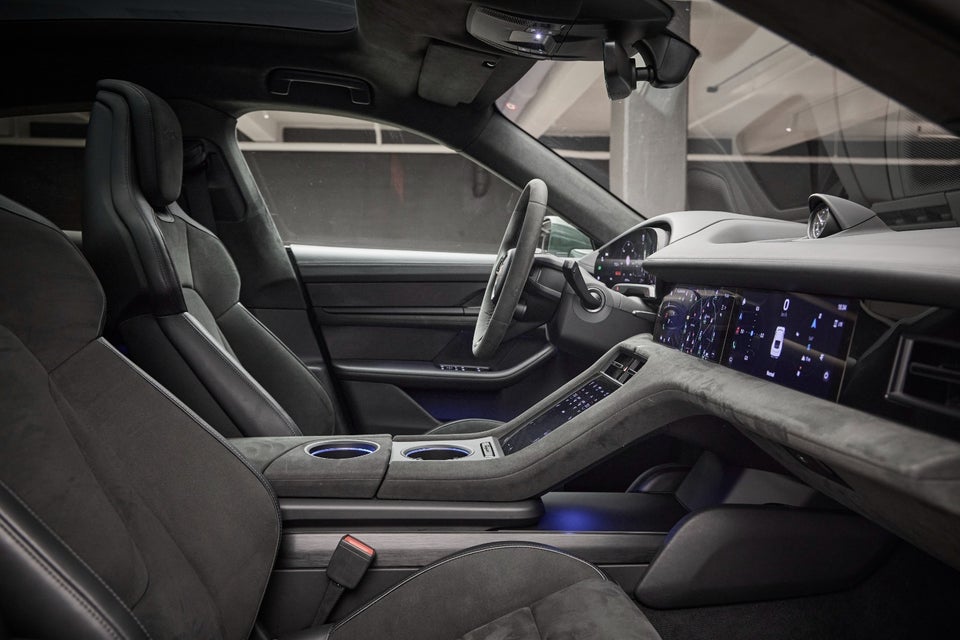 Porsche Taycan GTS Performance+ 4d