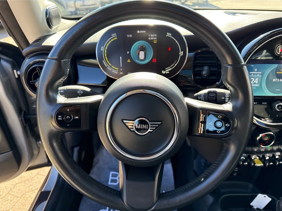 MINI Cooper SE Classic Trim 3d