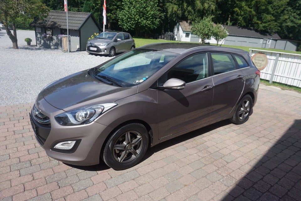 Hyundai i30 1,6 GDi Style CW aut. 5d