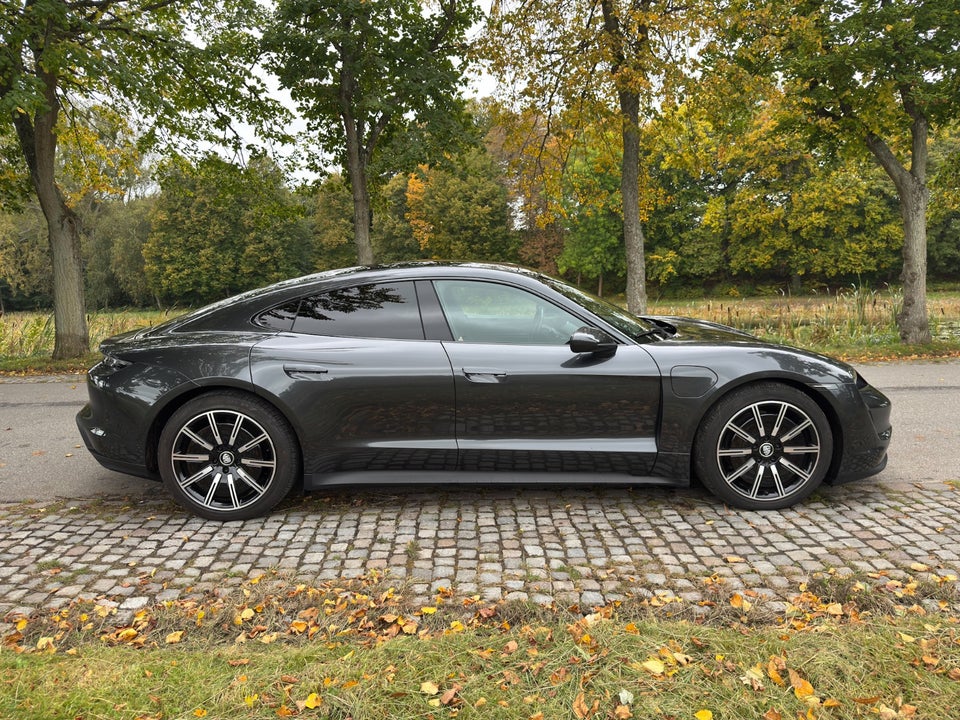 Porsche Taycan Performance+ 4d