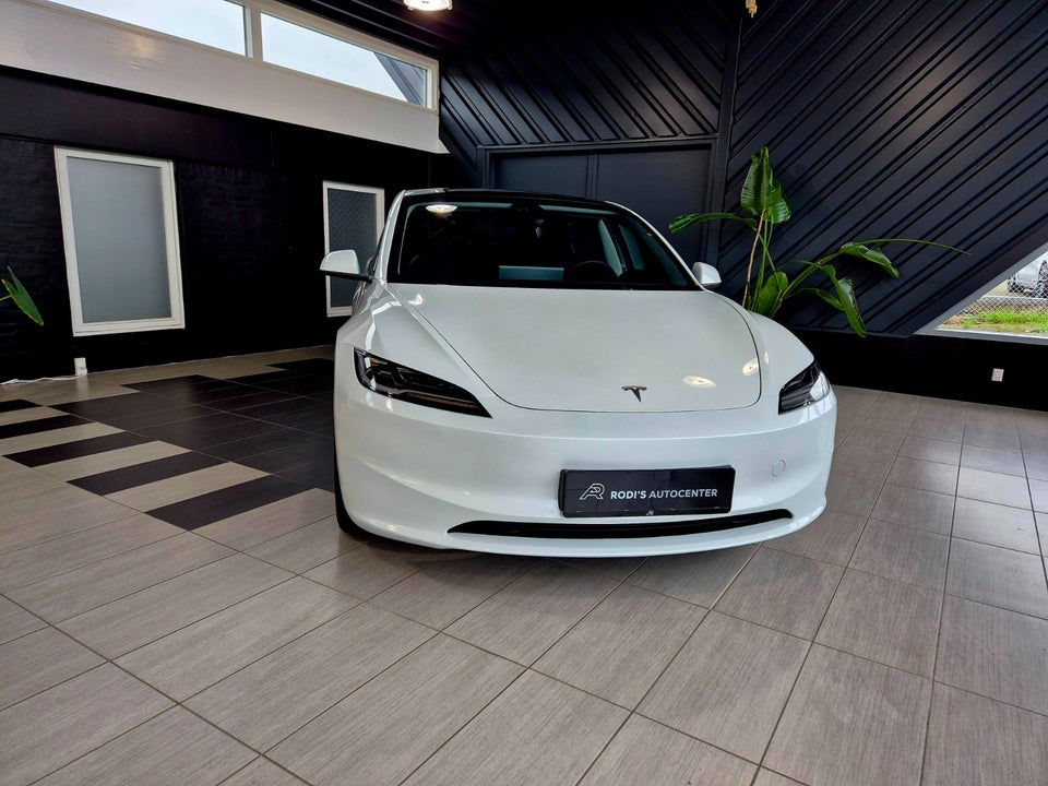 Tesla Model 3 RWD 4d