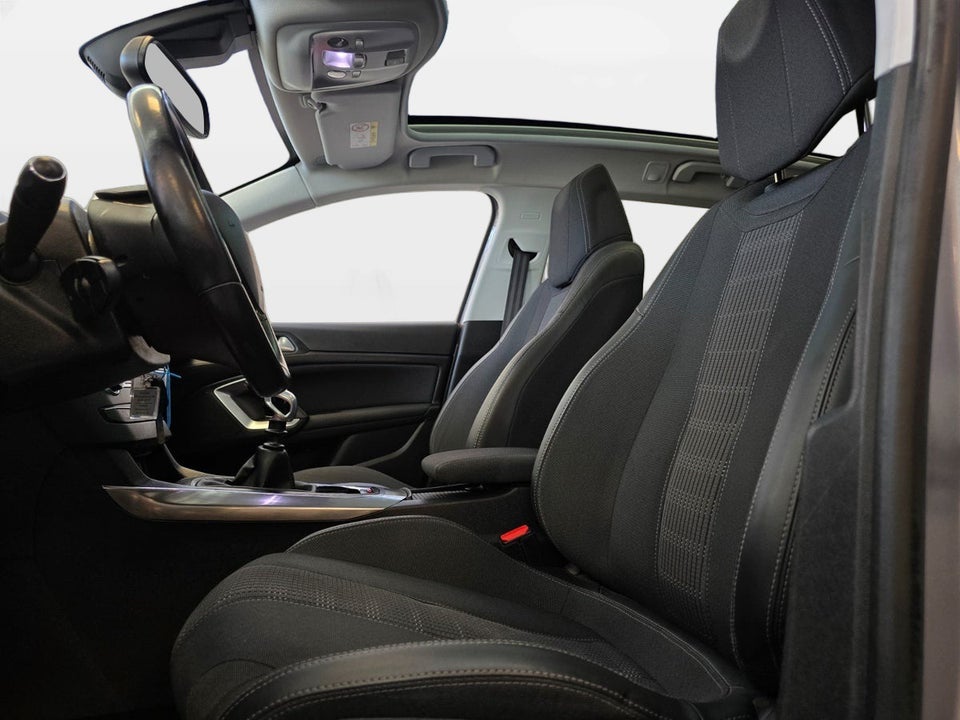 Peugeot 308 1,5 BlueHDi 130 Prestige SW 5d