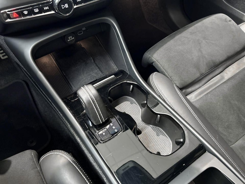 Volvo XC40 P8 ReCharge Twin Pro 5d