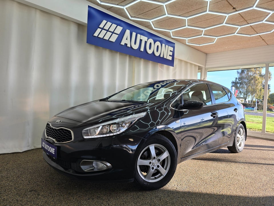 Kia Ceed 1,6 CRDi 128 World Cup 5d