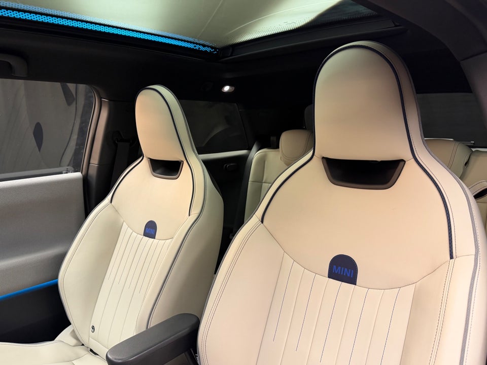 MINI Cooper SE Favoured Trim M 3d