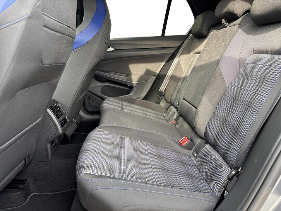 VW Golf VIII 1,4 GTE DSG 5d