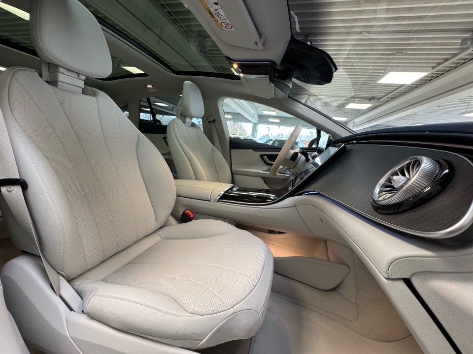 Mercedes EQE300 Electric Art 4d