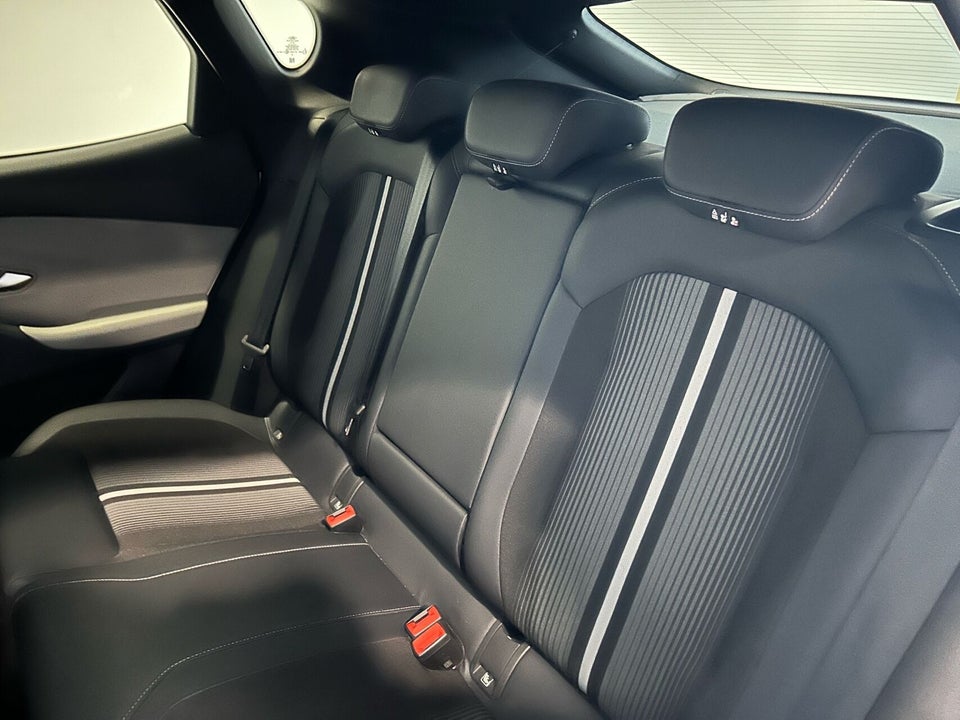 Ford Capri 77 Select Extended Range 5d