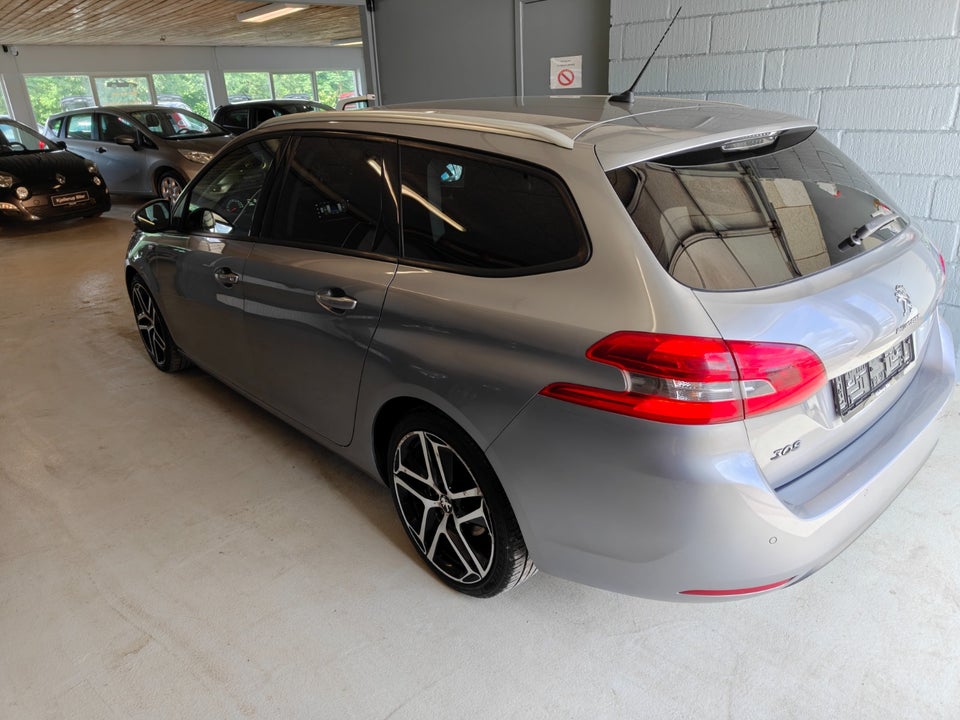 Peugeot 308 1,6 BlueHDi 120 Style SW 5d