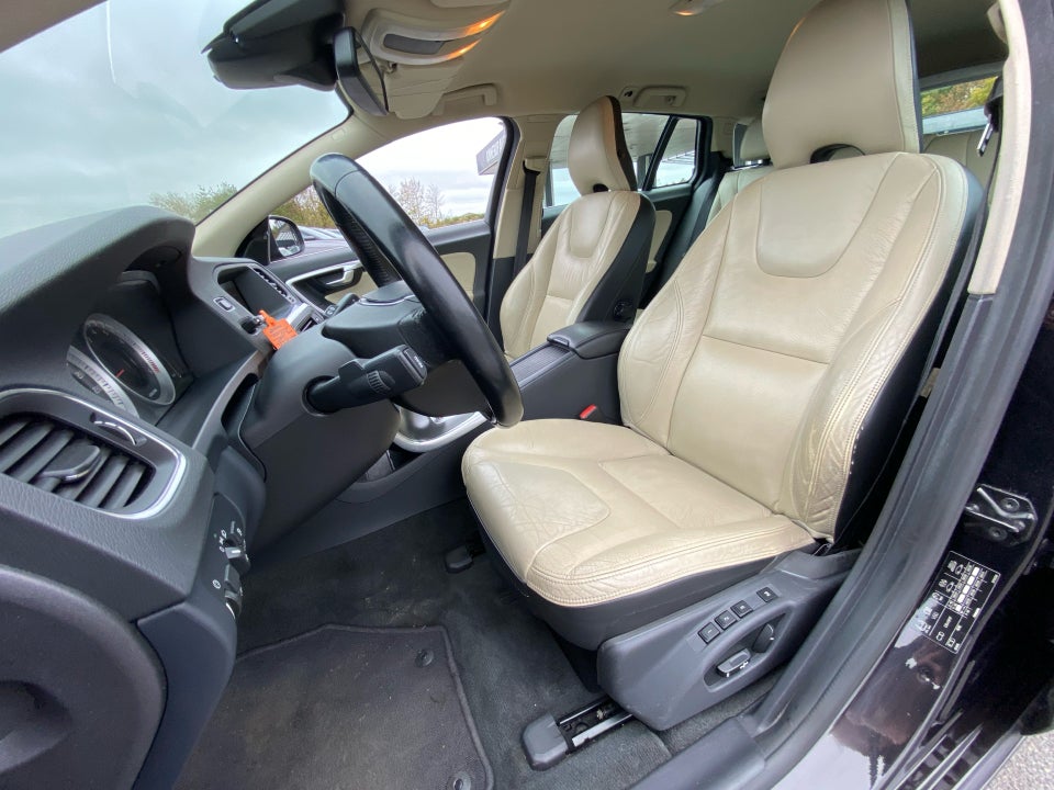 Volvo V60 1,6 T4 180 Summum aut. 5d