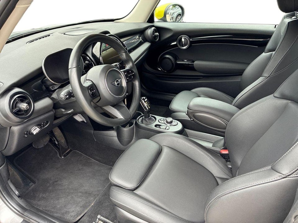 MINI Cooper SE Essential 3d