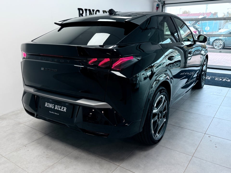 Peugeot e-3008 77 GT Pack 5d