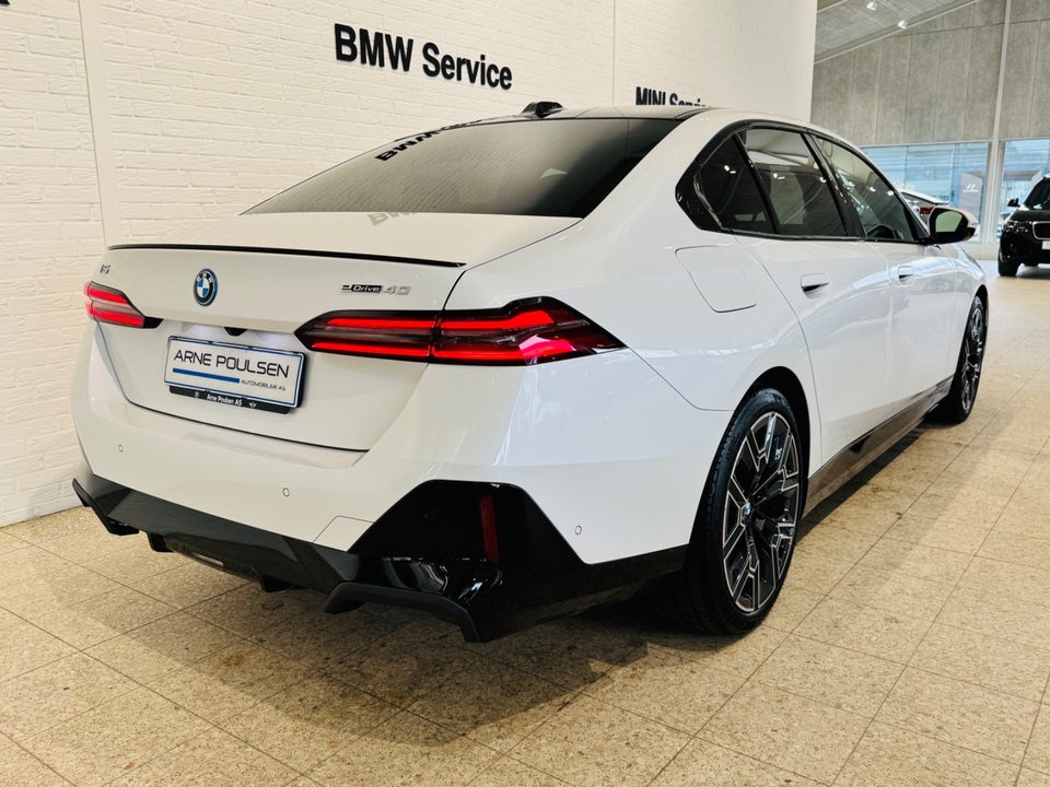 BMW i5 eDrive40 Fully Charged M-Sport 4d
