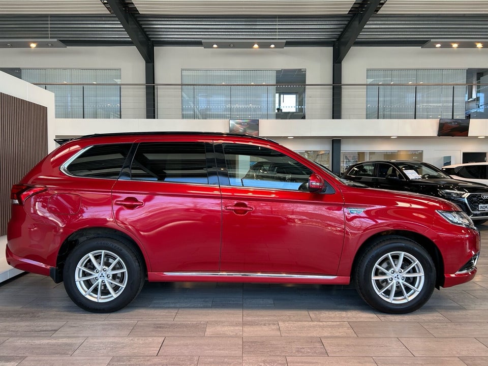 Mitsubishi Outlander 2,0 PHEV Instyle CVT 4WD 5d