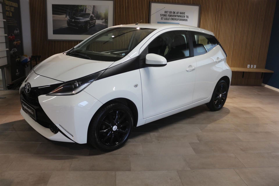 Toyota Aygo 1,0 VVT-i x-play x-touch 5d