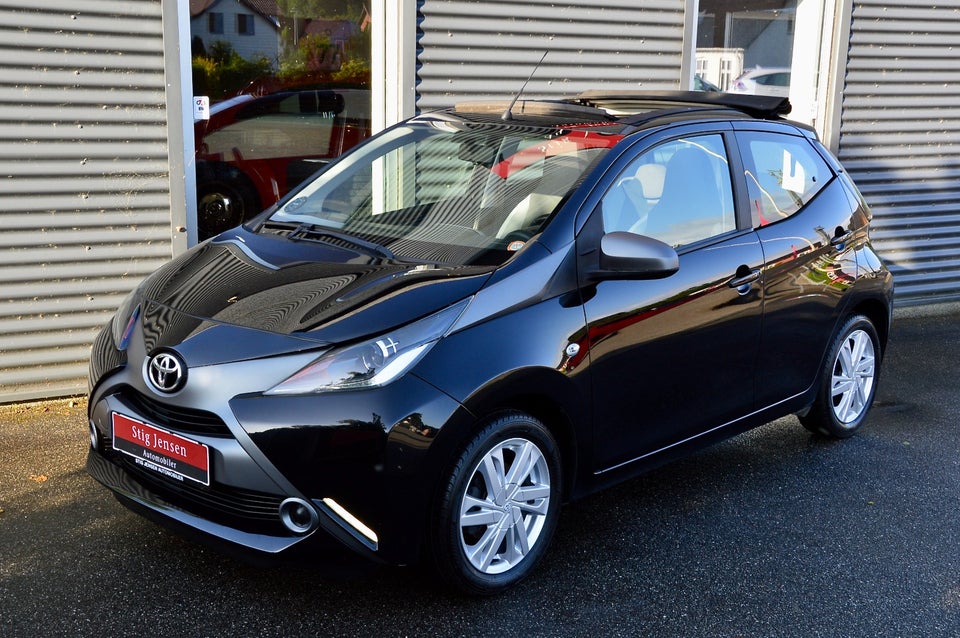 Toyota Aygo 1,0 VVT-i x-wave Sky 5d