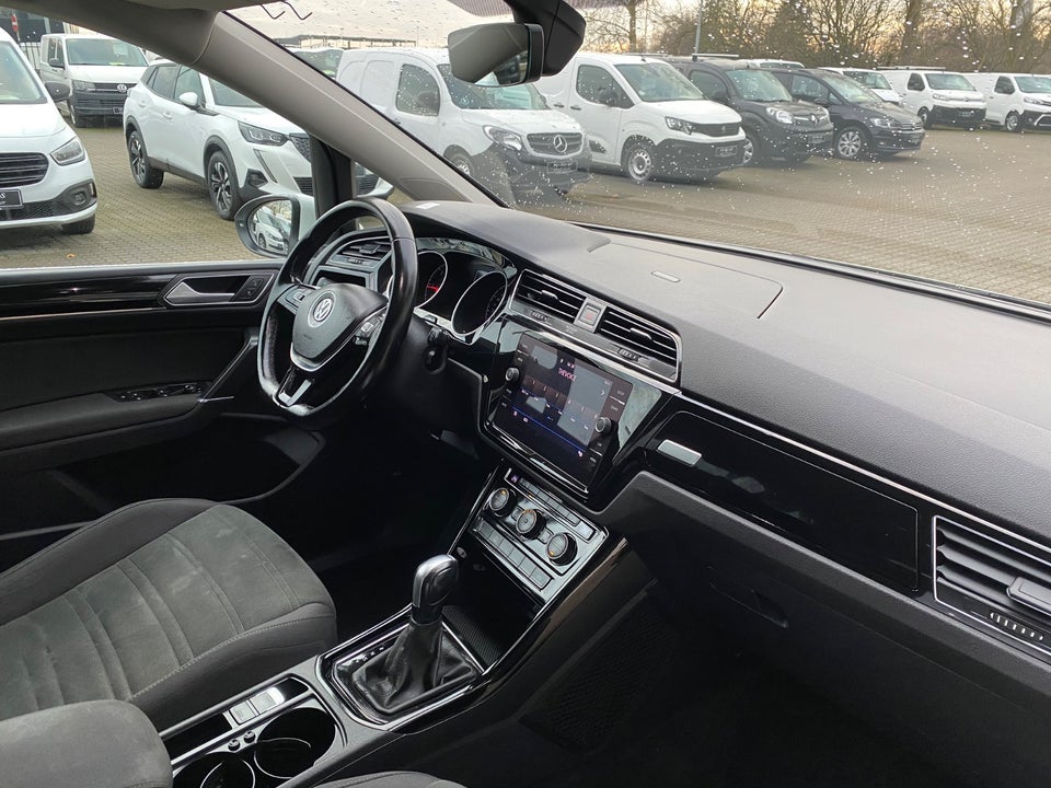 VW Touran 2,0 TDi 150 Highline+ DSG Van 5d
