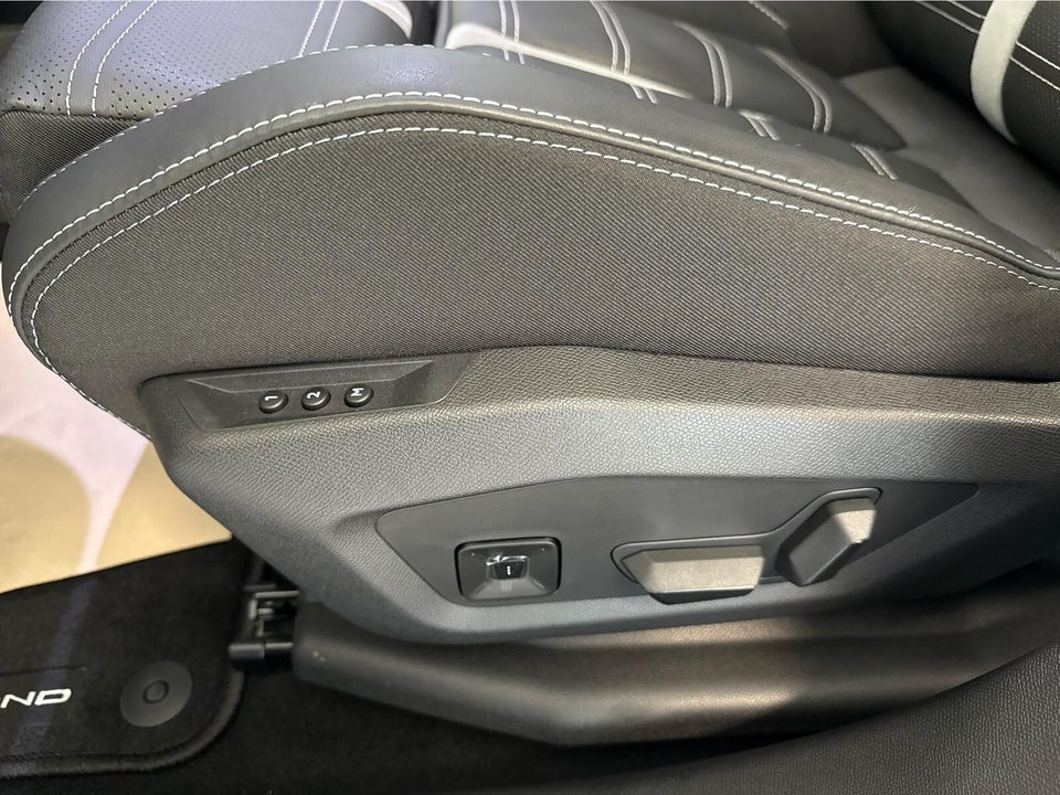 Opel Grandland-e 73 GS Sky 5d