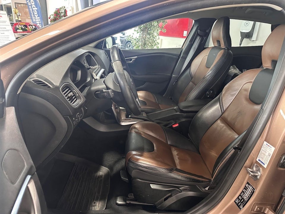 Volvo V40 2,0 D3 150 Momentum aut. Van 5d