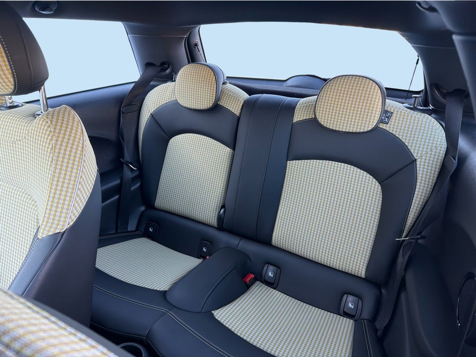 MINI Cooper SE Resolute Edition 3d