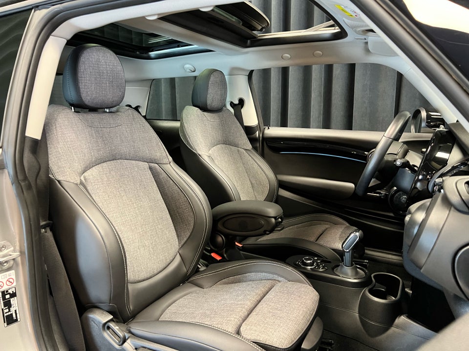 MINI Cooper SE Classic Trim 3d