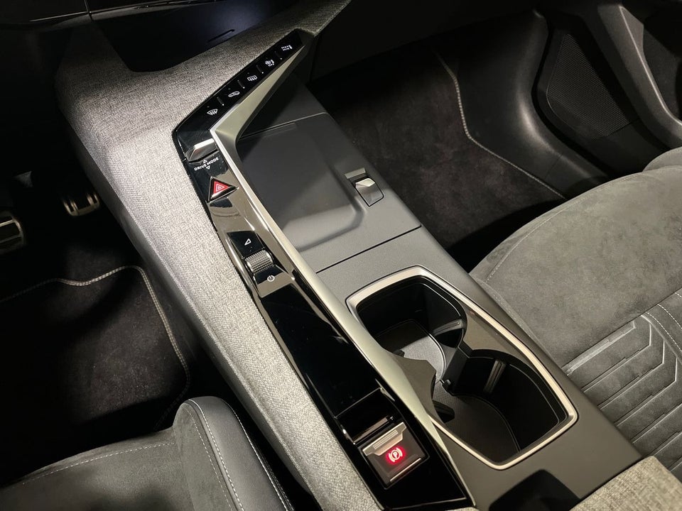 Peugeot e-3008 77 GT Pack 5d