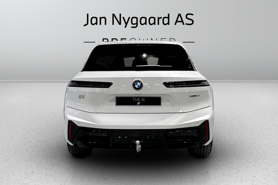 BMW iX xDrive60 Fully Charged 5d