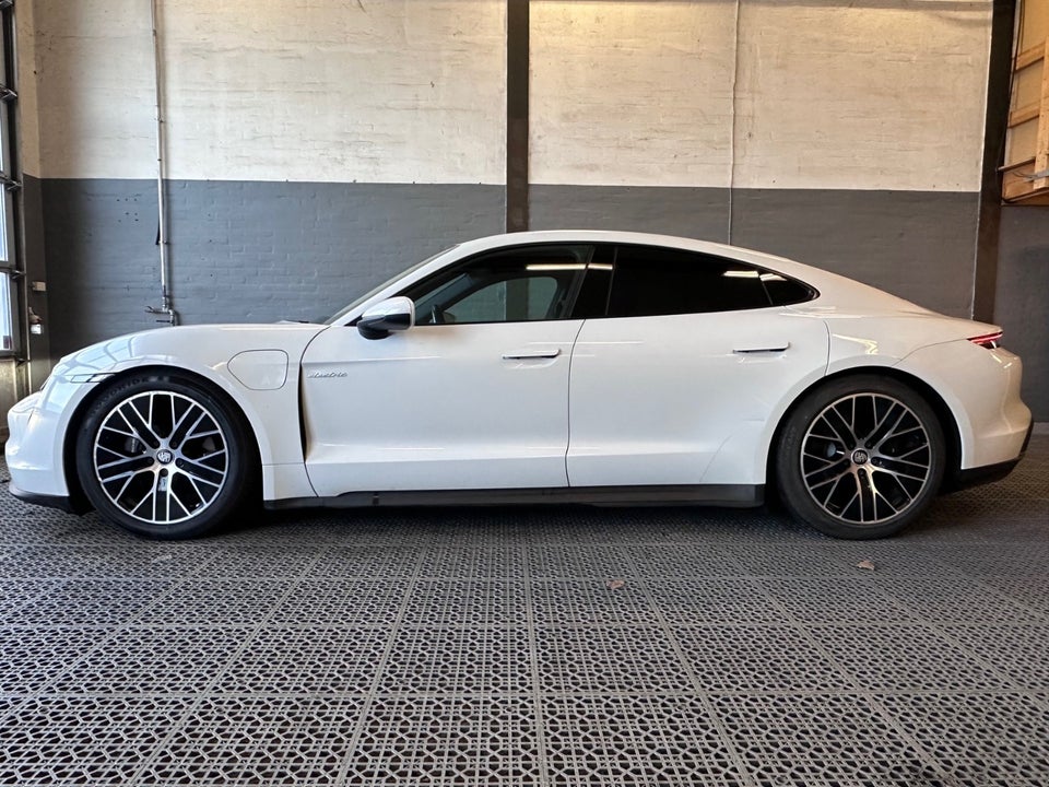 Porsche Taycan Performance+ 4d
