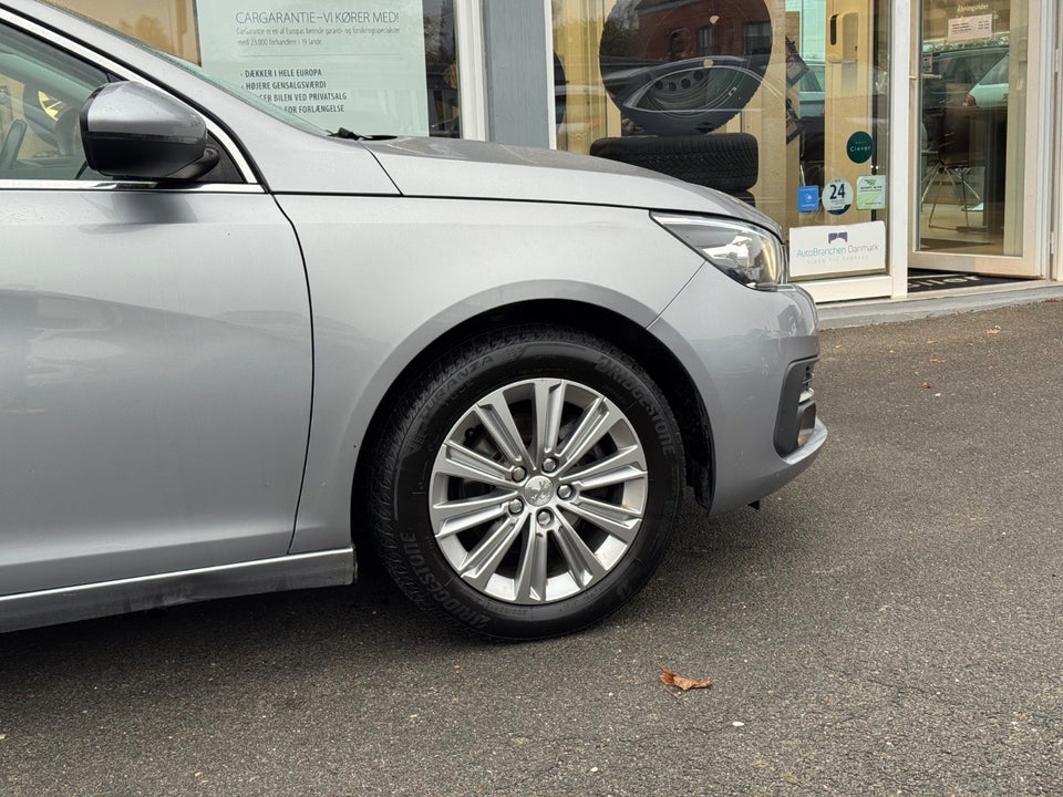 Peugeot 308 1,6 BlueHDi 120 Edition+ 5d