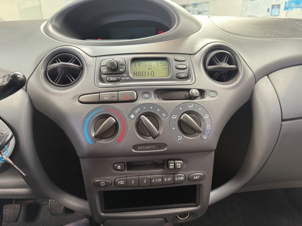 Toyota Yaris 1,0 Luna 3d