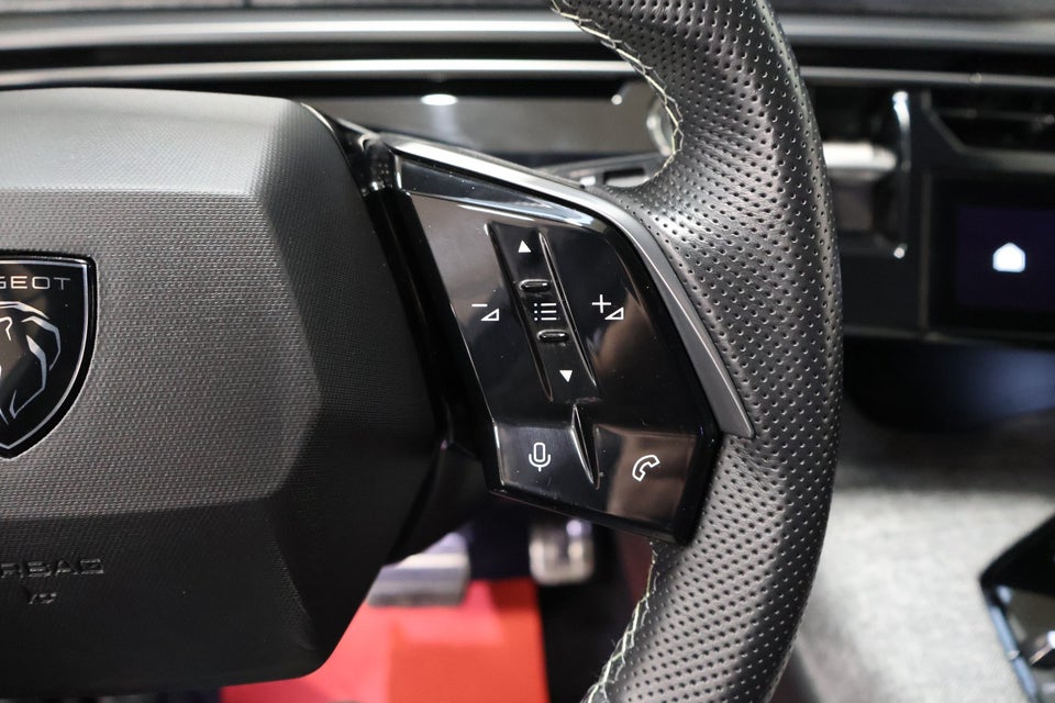 Peugeot e-3008 77 GT 5d