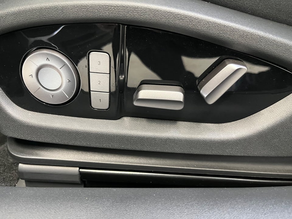 Hongqi EH7 111 Exclusive 4d