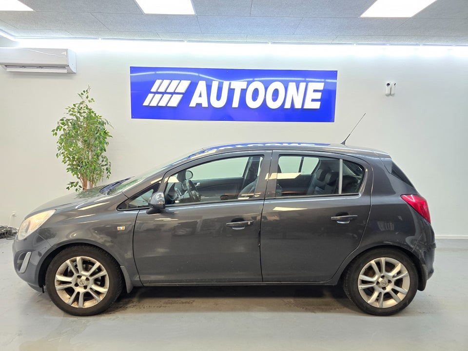 Opel Corsa 1,2 16V Cosmo 5d