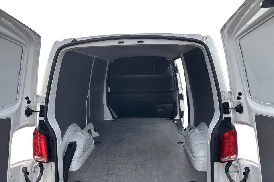 VW Transporter 2,0 TDi 110 Kassevogn lang
