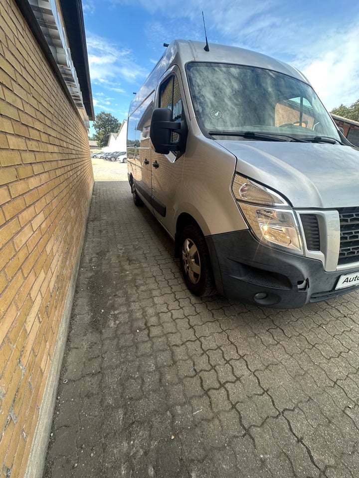 Nissan NV400 2,3 dCi 125 L2H2 Van 5d