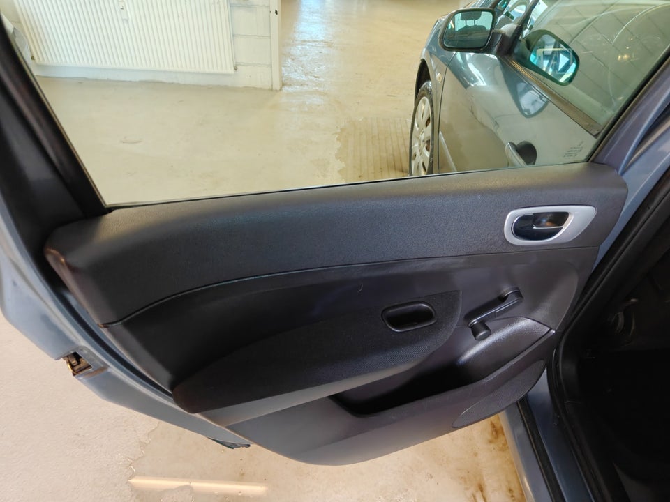 Peugeot 307 1,6 Edition stc. 5d