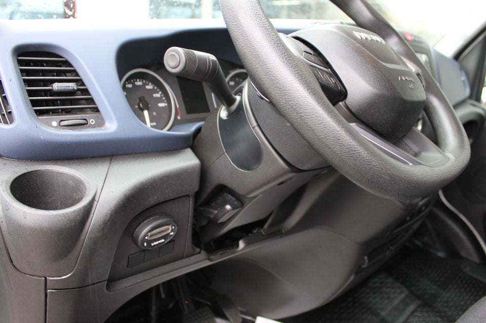 Iveco Daily 2,3 35S14 Alukasse m/lift AG8 2d