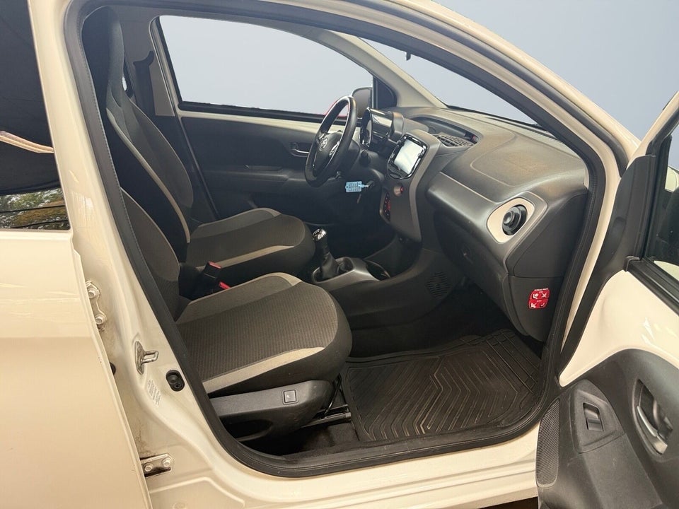 Toyota Aygo 1,0 VVT-i x-press 5d