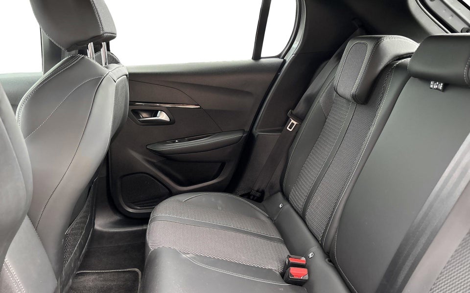 Peugeot e-208 50 GT 5d