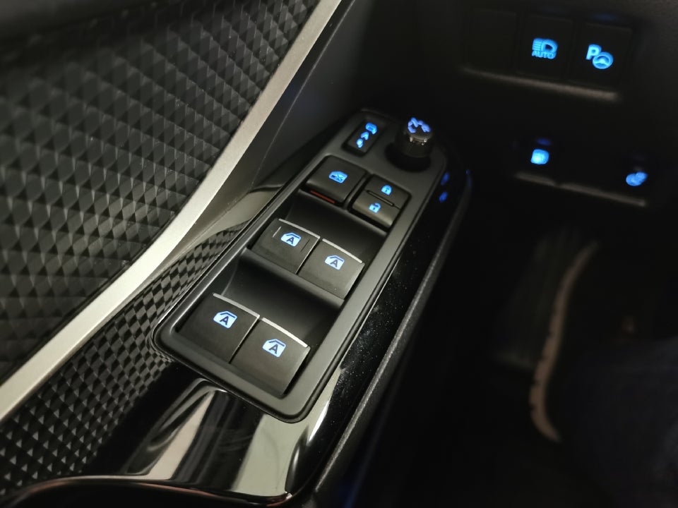 Toyota C-HR 1,8 Hybrid C-LUB Selected CVT 5d