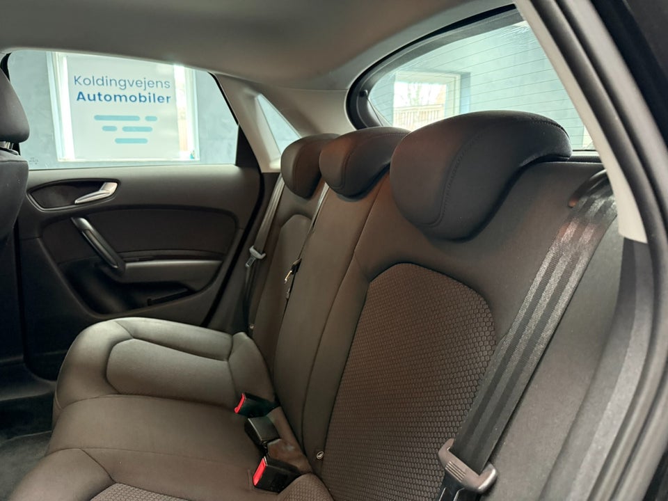 Audi A1 1,6 TDi 90 Attraction 3d