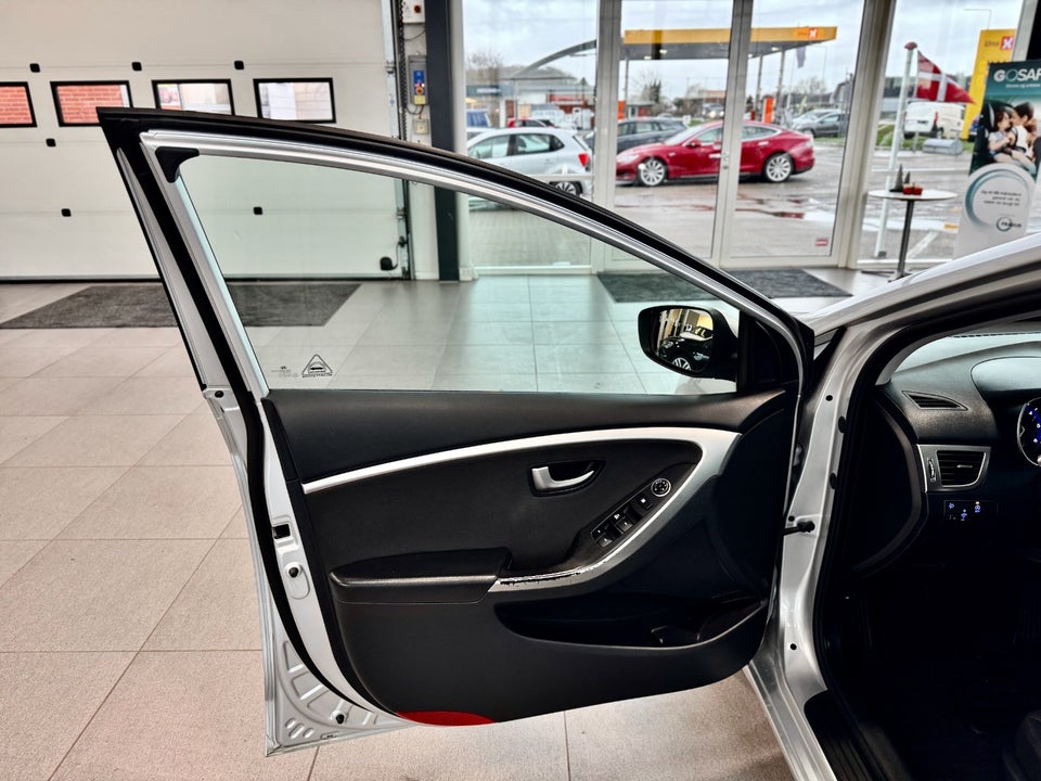 Hyundai i30 1,6 CRDi 110 XTR CW Eco 5d