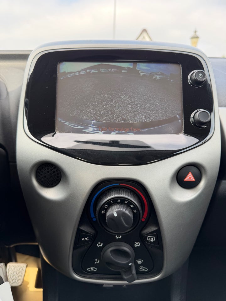 Toyota Aygo 1,0 VVT-i x-play x-touch 5d