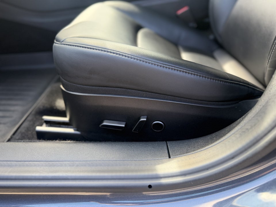Tesla Model 3 Long Range AWD 4d