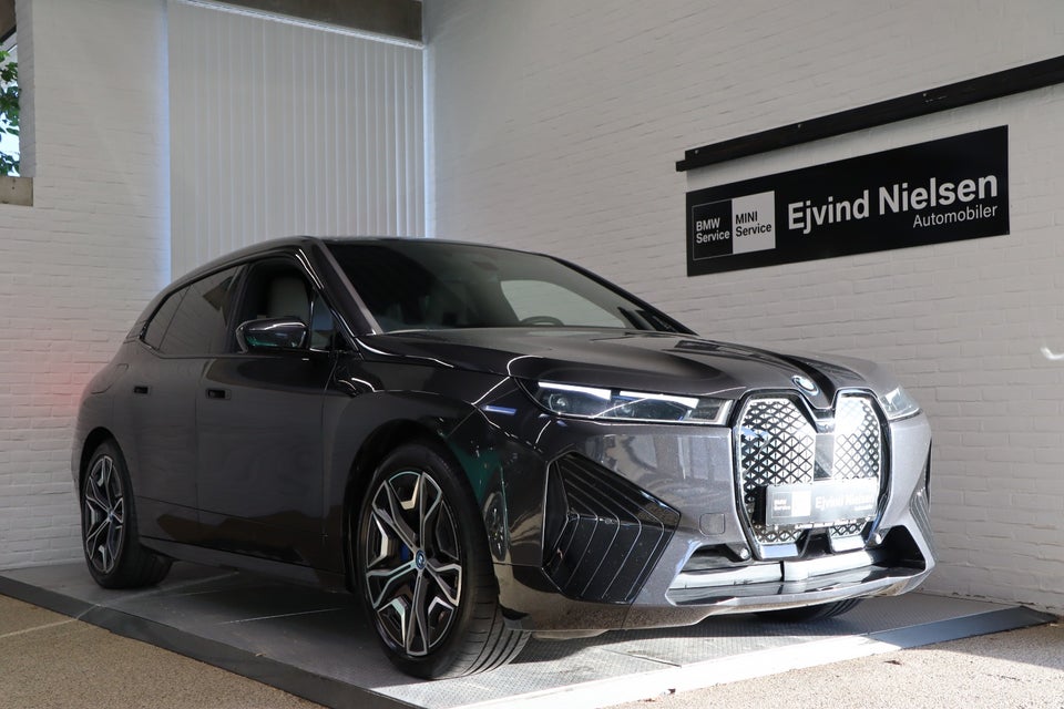 BMW iX xDrive40 Fully Charged Sport 5d