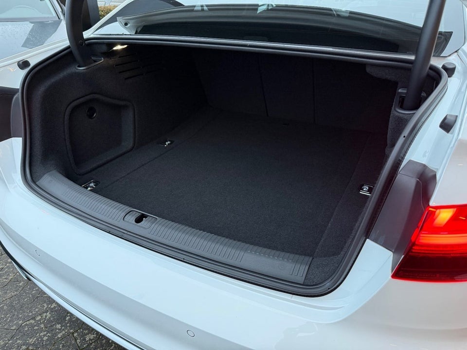 Audi A4 40 TFSi Advanced Prestige Tour plus S-tr. 4d