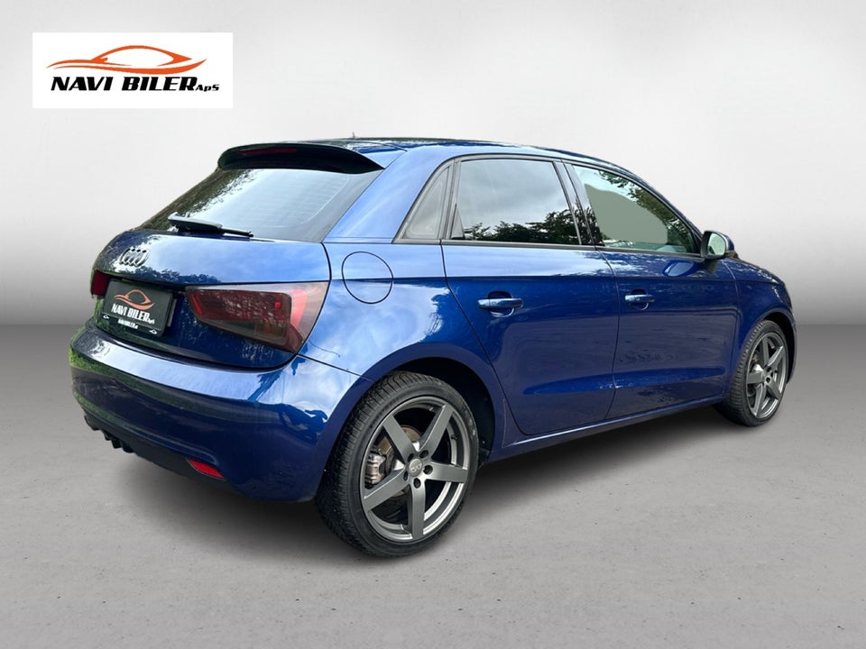 Audi A1 1,6 TDi 90 Attraction Sportback 5d